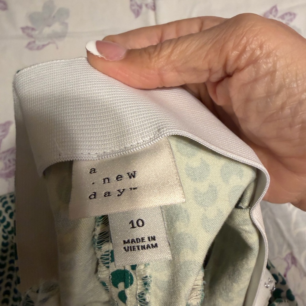 a new day Green and White Patterned Pants St. Patrick’s Day - Picture 4 of 4